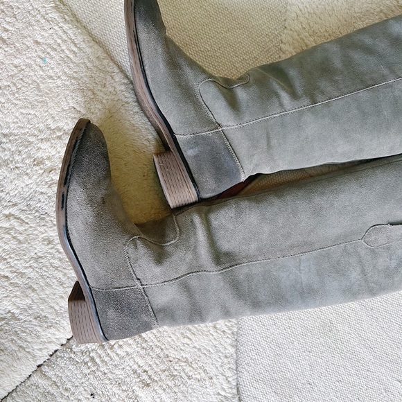 Urban Outfitters Grey Suede Leather Knee High Boots Western Equestrian Pull on 9 - Picture 2 of 7